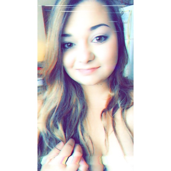 Meet your Posher, Claire - Picture 1 of 1